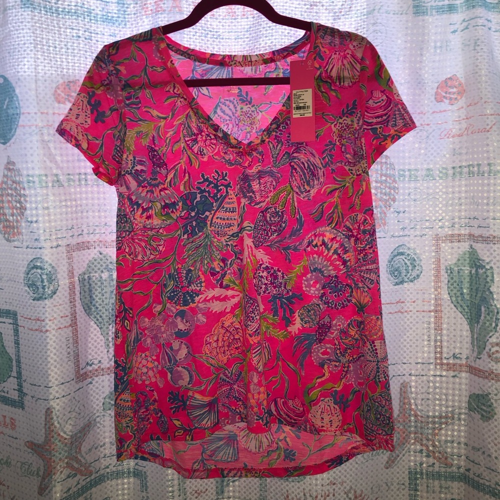 NWT Lilly Pulitzer Etta V-Neck Shirt in Pink Isle Shell Me Something Good